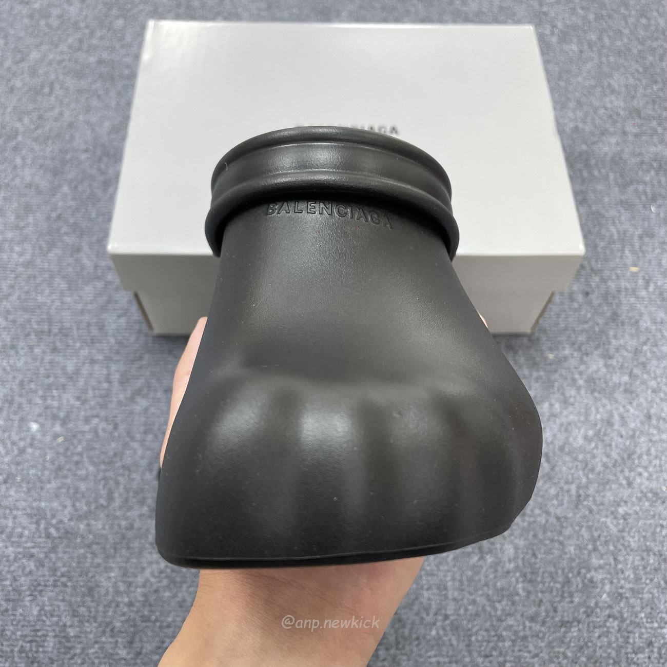 Balenciaga Balenciaga Logo Embossed Slingback Mules (3) - www.newkick.vip